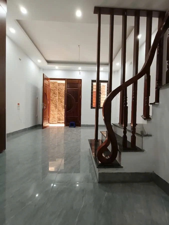 NHÀ ĐẸP MỚI Ngọc Thụy 30m2 X 5 tầng mặt tiền 4.15m, 6.3 tỷ Long Biên.
