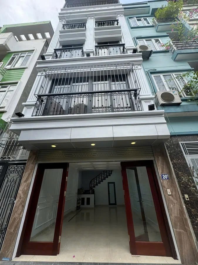NHÀ ĐẸP NGÕ THÔNG Ô TÔ VÀO NHÀ Phố Bồ Đề 42m2 X 5 Tầng,mặt tiền 4.5m, 13.8 tỷ Lo.ng Biên