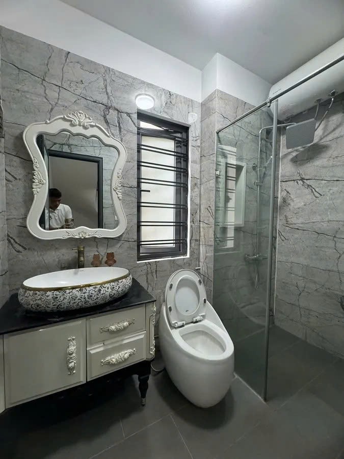 NHÀ ĐẸP NGÕ THÔNG Ô TÔ VÀO NHÀ Phố Bồ Đề 42m2 X 5 Tầng,mặt tiền 4.5m, 13.8 tỷ Lo.ng Biên 4