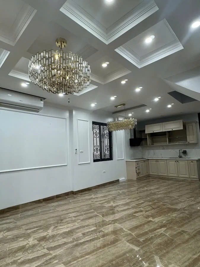 NHÀ ĐẸP NGÕ THÔNG Ô TÔ VÀO NHÀ Phố Bồ Đề 42m2 X 5 Tầng,mặt tiền 4.5m, 13.8 tỷ Lo.ng Biên 3