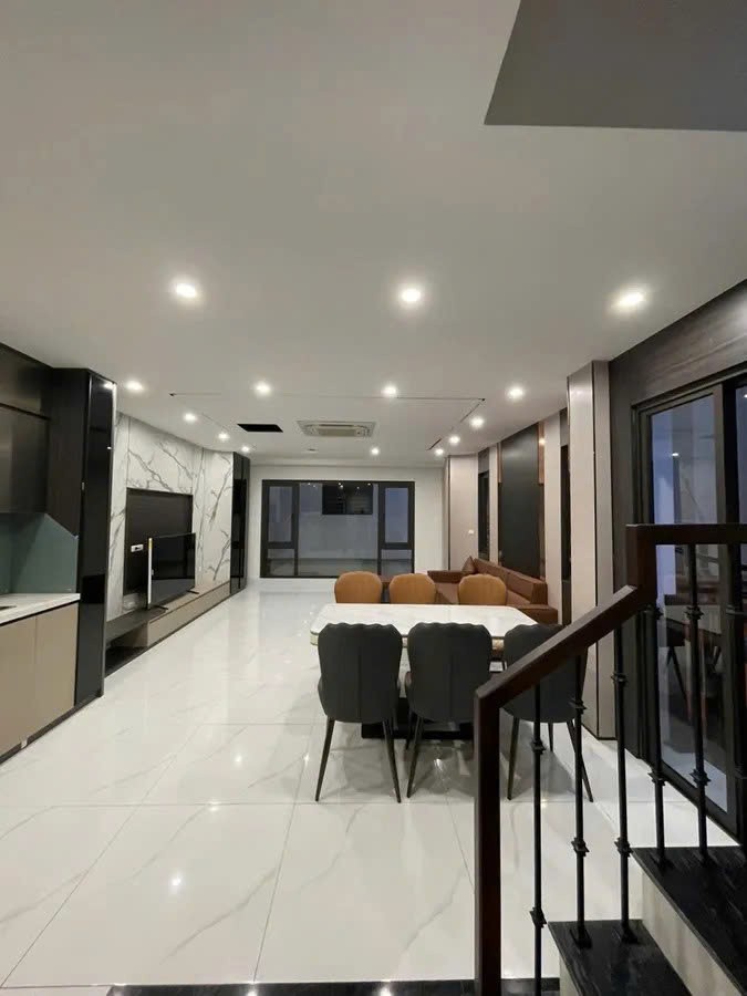 SIÊU PHẨM LONG BIÊN PHÂN LÔ Ô TÔ VÀO NHÀ 6 TẦNG Phố Ngọc Thụy 52 m2 X 13.8 tỷ. 2