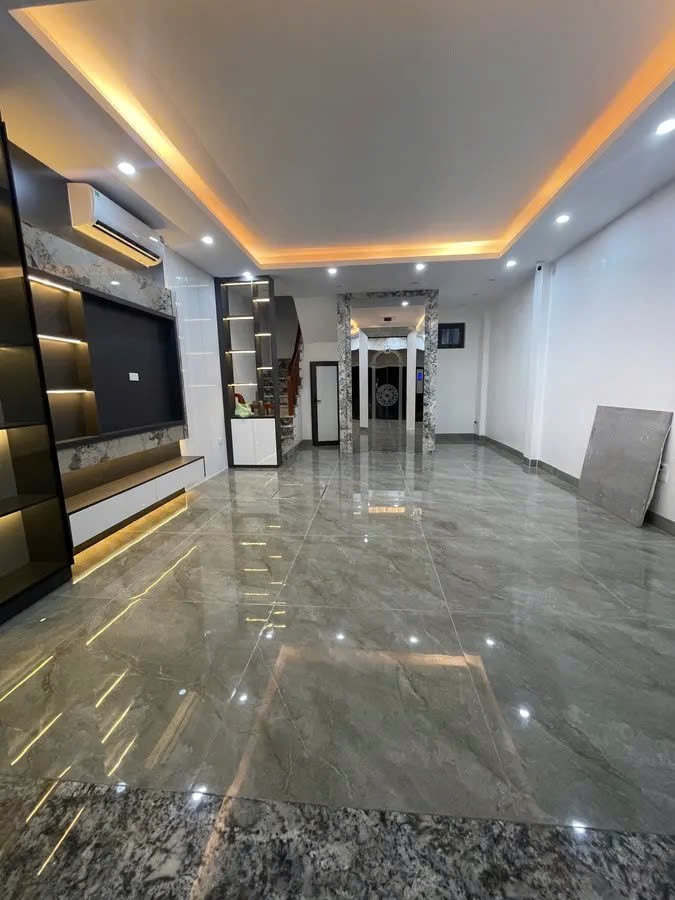 SIÊU PHẨM PHÂN LÔ Phúc Đồng-Long Biên  40m2 X  6 tầng, mặt tiền 5m,13.2 tỷ. 2
