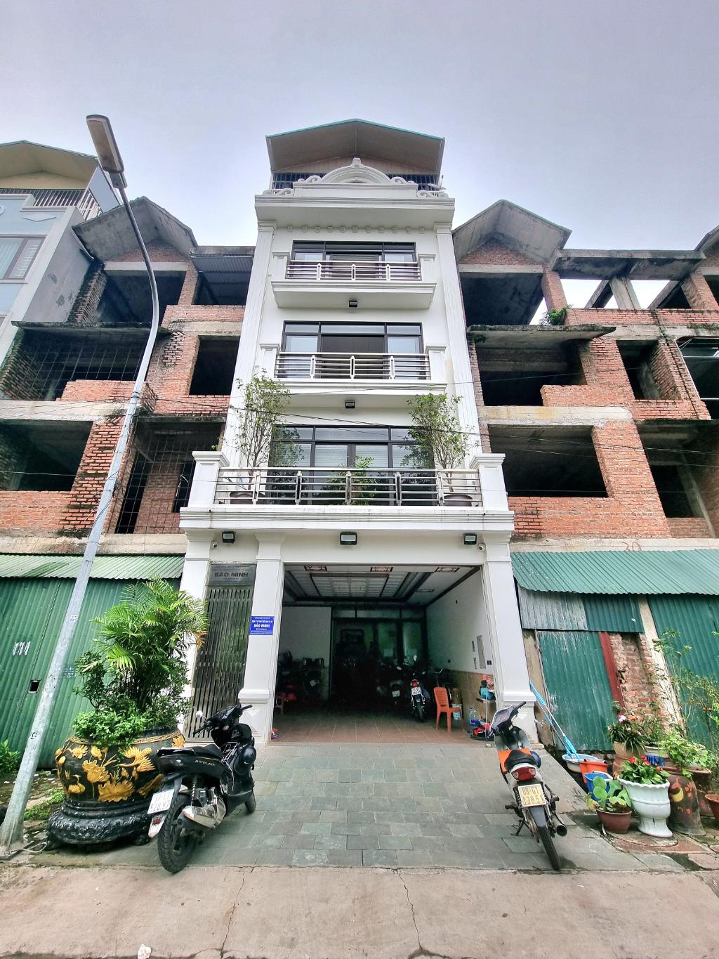 BÁN NHÀ THƯỢNG THANH 23 tỷ 90m PHÂN LÔ,Ô TÔ VỈA HÈ,LONG BIÊN