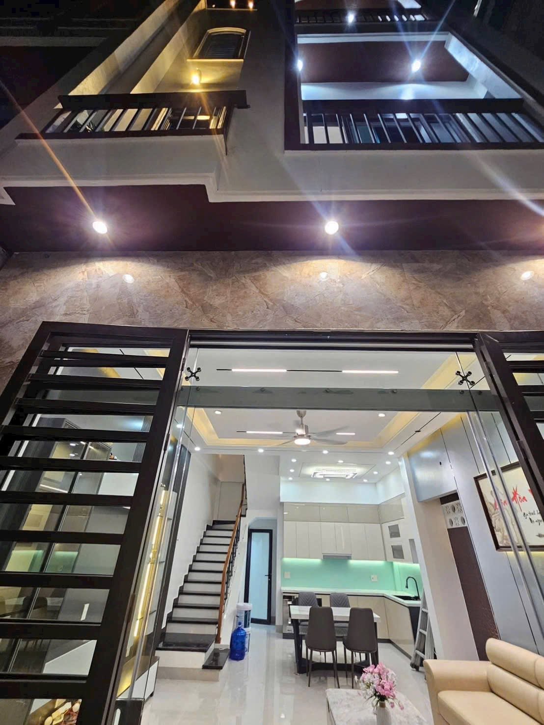 Bán nhà ngõ đường Lê Thanh Nghị, TP Hải Dương, 50m2, 3 tầng 1 tum, mt 4.8m, 3 ngủ, 3 vs, nhà đẹp