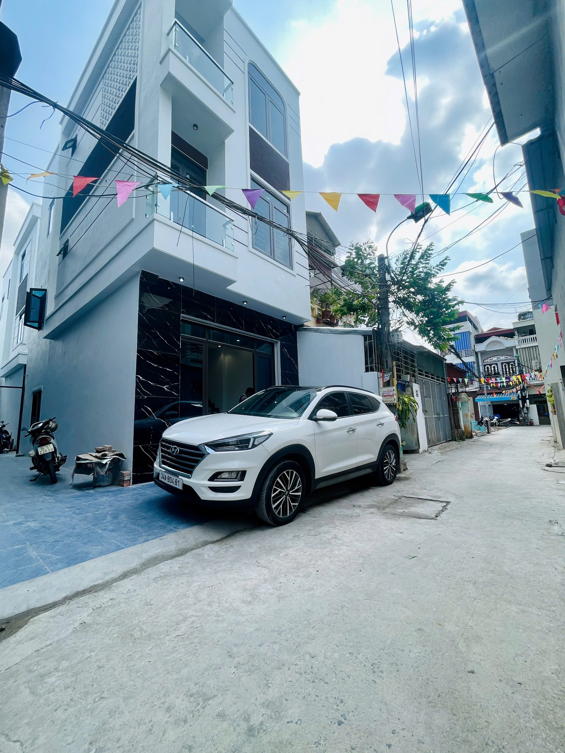 Nhà 3 tầng lô góc Nguyễn Lương Bằng Hải Dương 52m2 có sân ô tô giá 3ty380tr