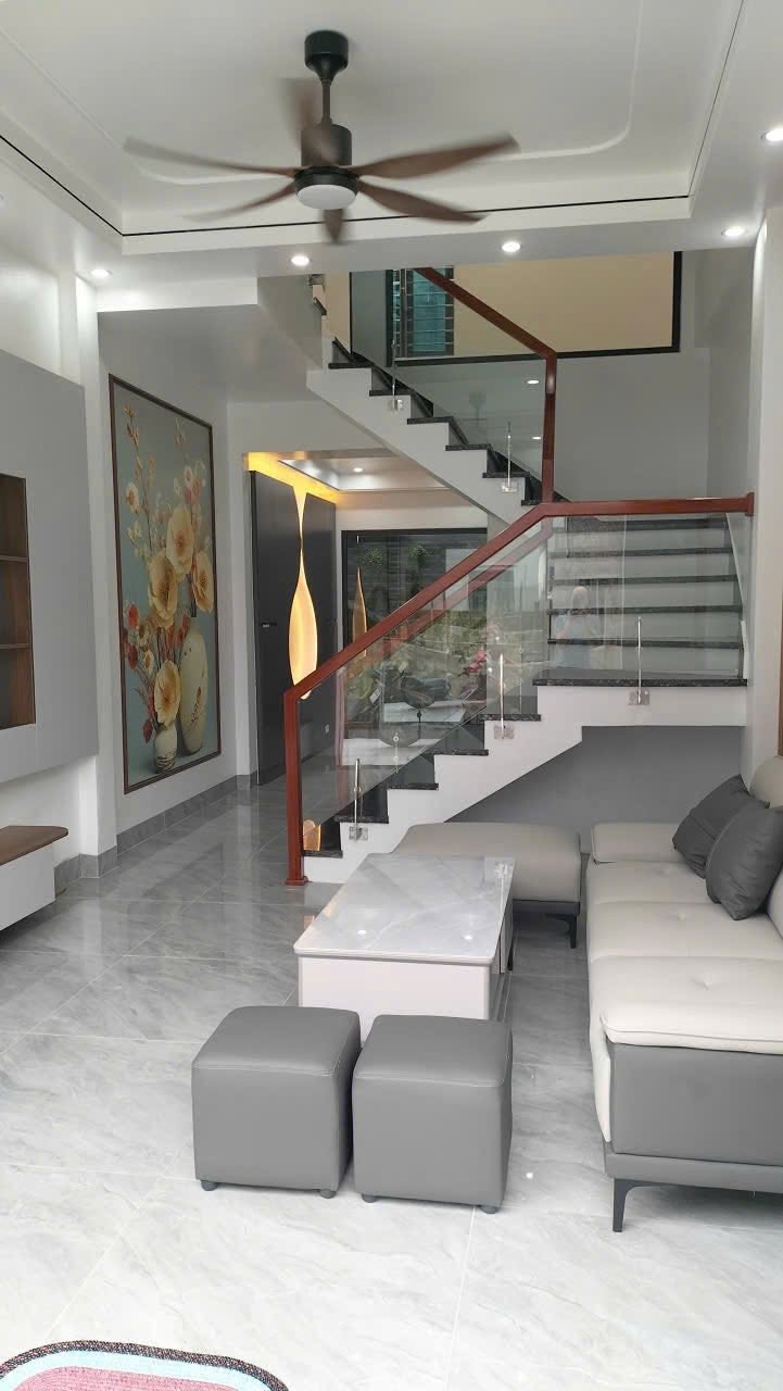 Bán căn nhà 3 tầng ngõ phố Nguyễn Hữu Cầu, ph Ngọc Châu, TP HD, 41.2m2, 3 ngủ, gần chợ Phú Lương 2