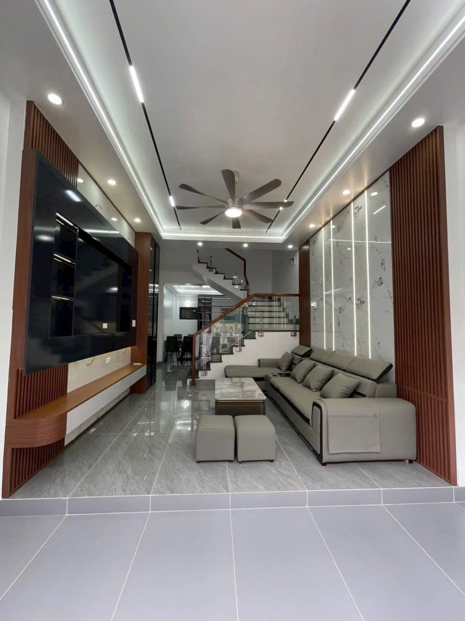 Bán nhà 3 tầng ngõ phố Đức Minh, ph Thanh Bình, TP HD, 52.5m2, mt 4.05m, 3 ngủ, 3 vs 2
