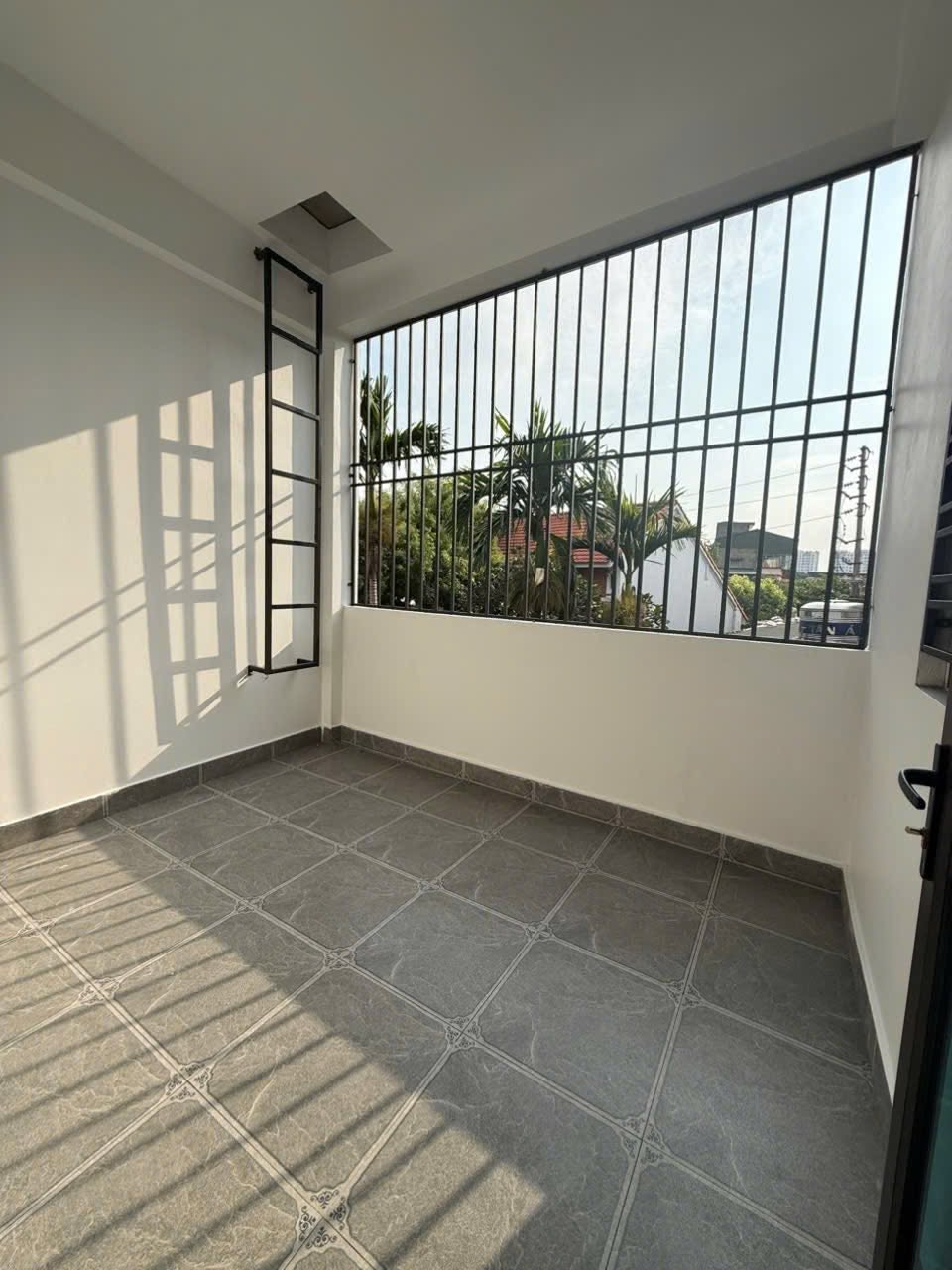 Bán nhà 3 tầng ngõ đường Trần Hưng Đạo, ph Ngọc Châu, TP HD, 43m2, mt 6m, 3 ngủ, gần đường lớn 8