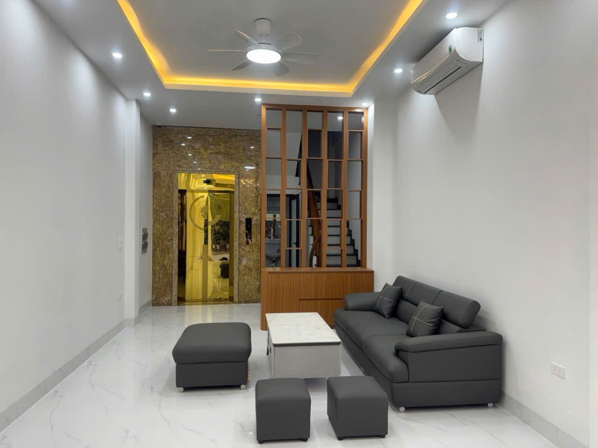 Nguyễn Văn Cừ Long Biên 10 tỷ 50m ô tô qua nhà gần công viên 4