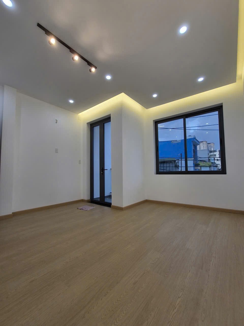 MẶT TIỀN XE HƠI ĐỖ CỬA LƯƠNG THẾ VINH TÂN PHÚ 49M2 4 TẦNG 5PN 4WC SÂN THƯỢNG CHỈ 7.7 TỶ 10