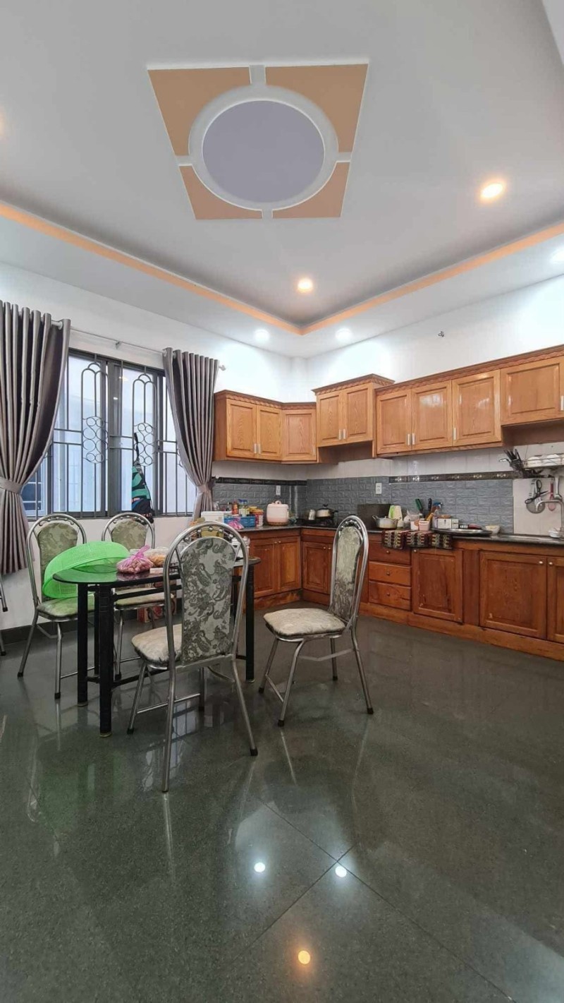 Bán nhà mặt phố đường số 10, Linh Trung, Thủ Đức, TP HCM. DT 90m2, 4 tầng, SHR. Giá 11,45 tỷ. 3