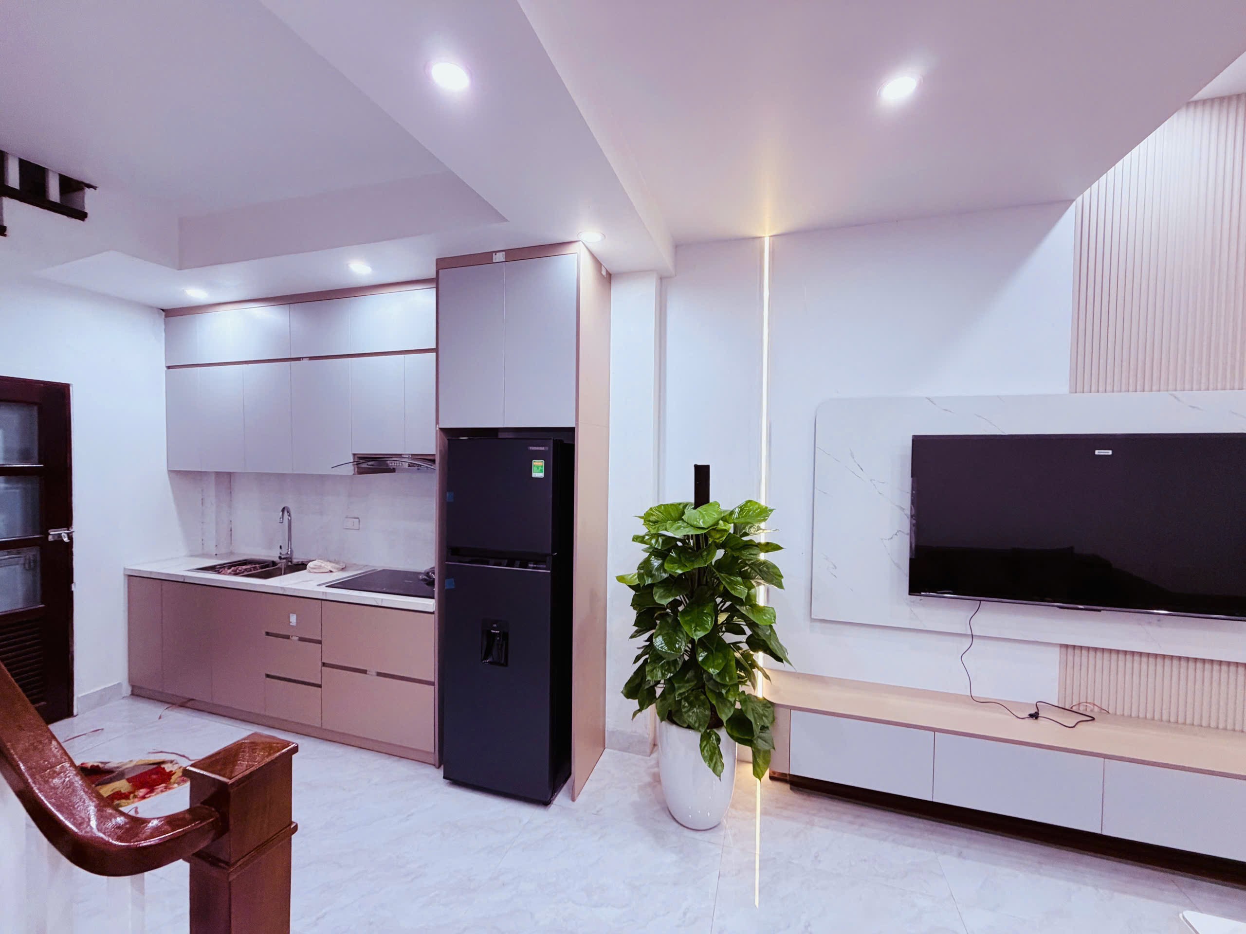 Nhà vị trí đẹp 604 đường Ngọc Thuỵ - Long Biên. 2
