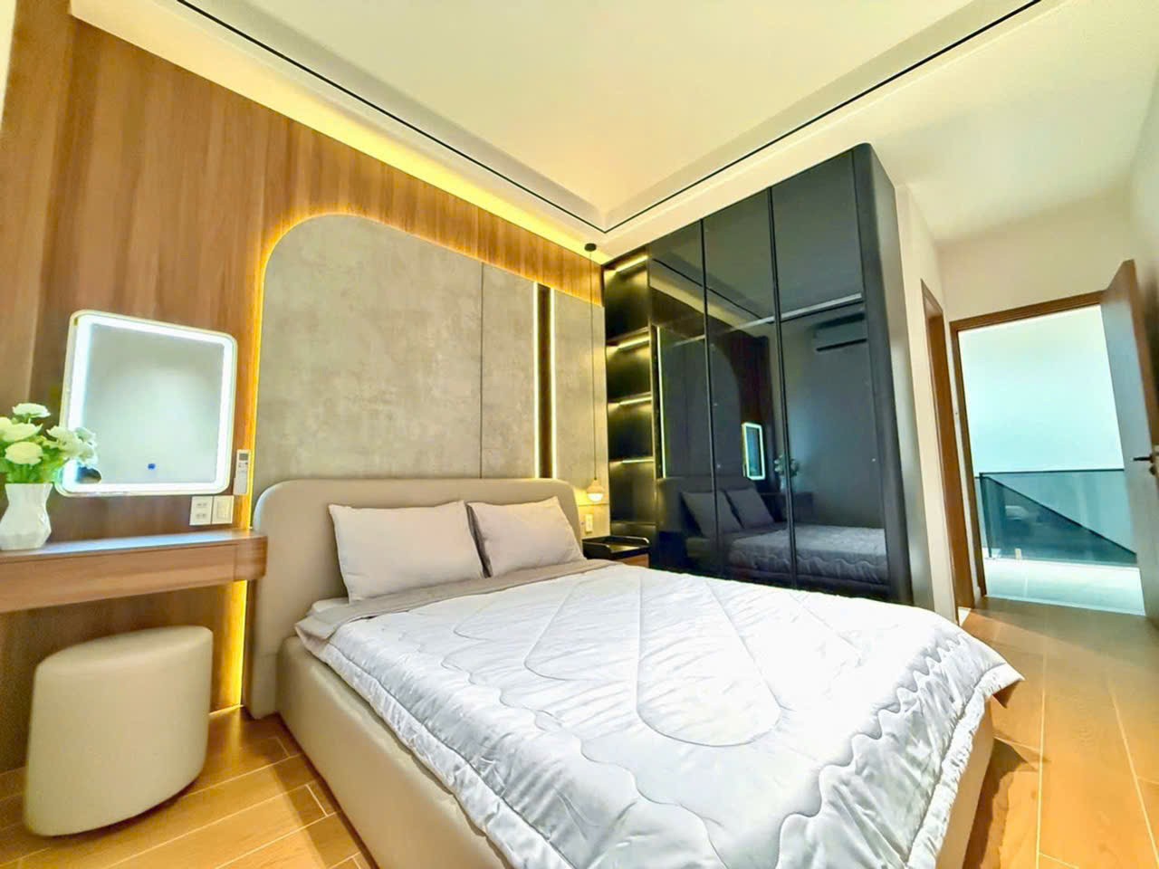 Bán nhà đẹp Nguyễn Văn Cừ -Lô góc- Oto- sát phố- 84m 5 tâng full Nội thất hơn 23 tỷ(TL) 2