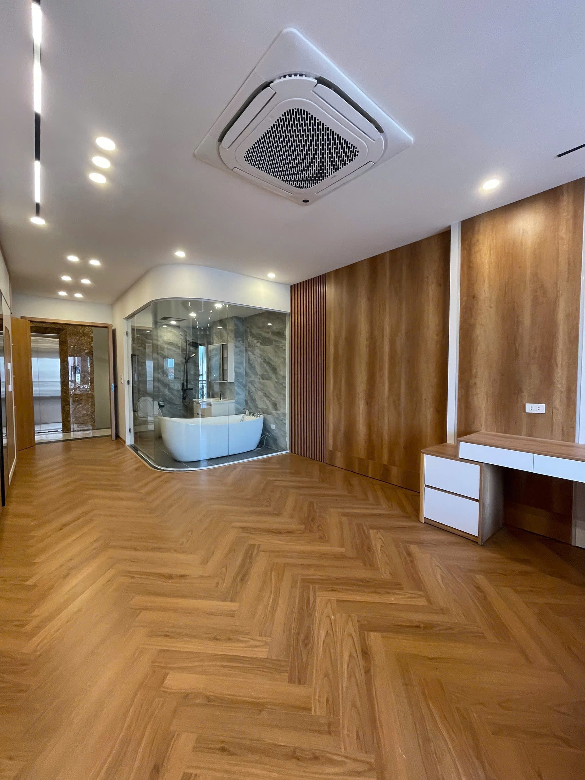 Bán nhà vị trí đắc địa đường Nguyễn Thời Trung - Long Biên. 3
