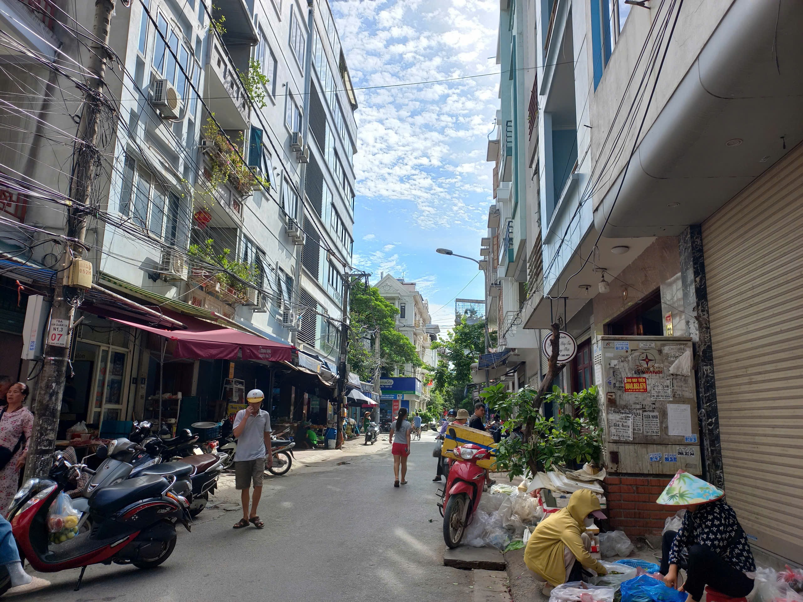 BÁN NHÀ VĂN QUÁN, PHÂN LÔ VỈA HÈ, OTO TRÁNH, 71M2 5T Ở, KINH DOANH, VĂN PHÒNG, CHỈ 19.X TỶ