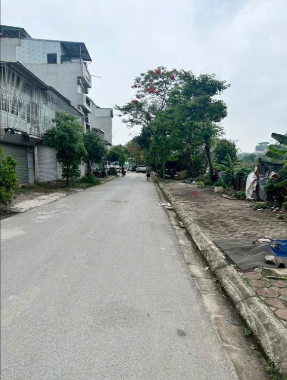 cần cho thuê nhà đất dịch vụ bằng a ( khu tây nam linh đàm) Chùa Bằng đi vào 150m