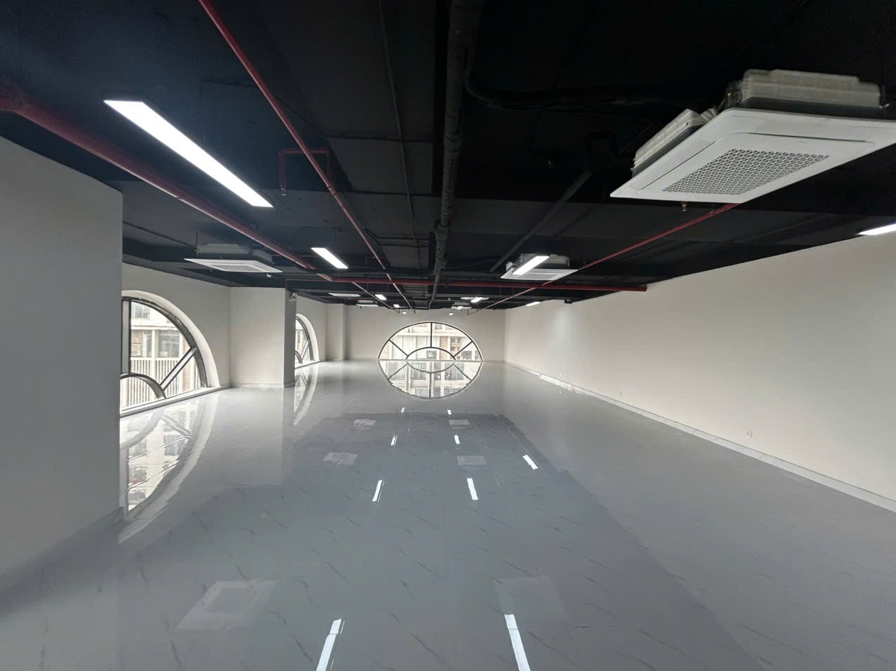 CHO THUÊ VĂN PHÒNG HIỆN ĐẠI 350M2 TÒA HOUSINCO NGUYỄN XIỂN VỚI VỊ TRÍ ĐẮC ĐỊA 8