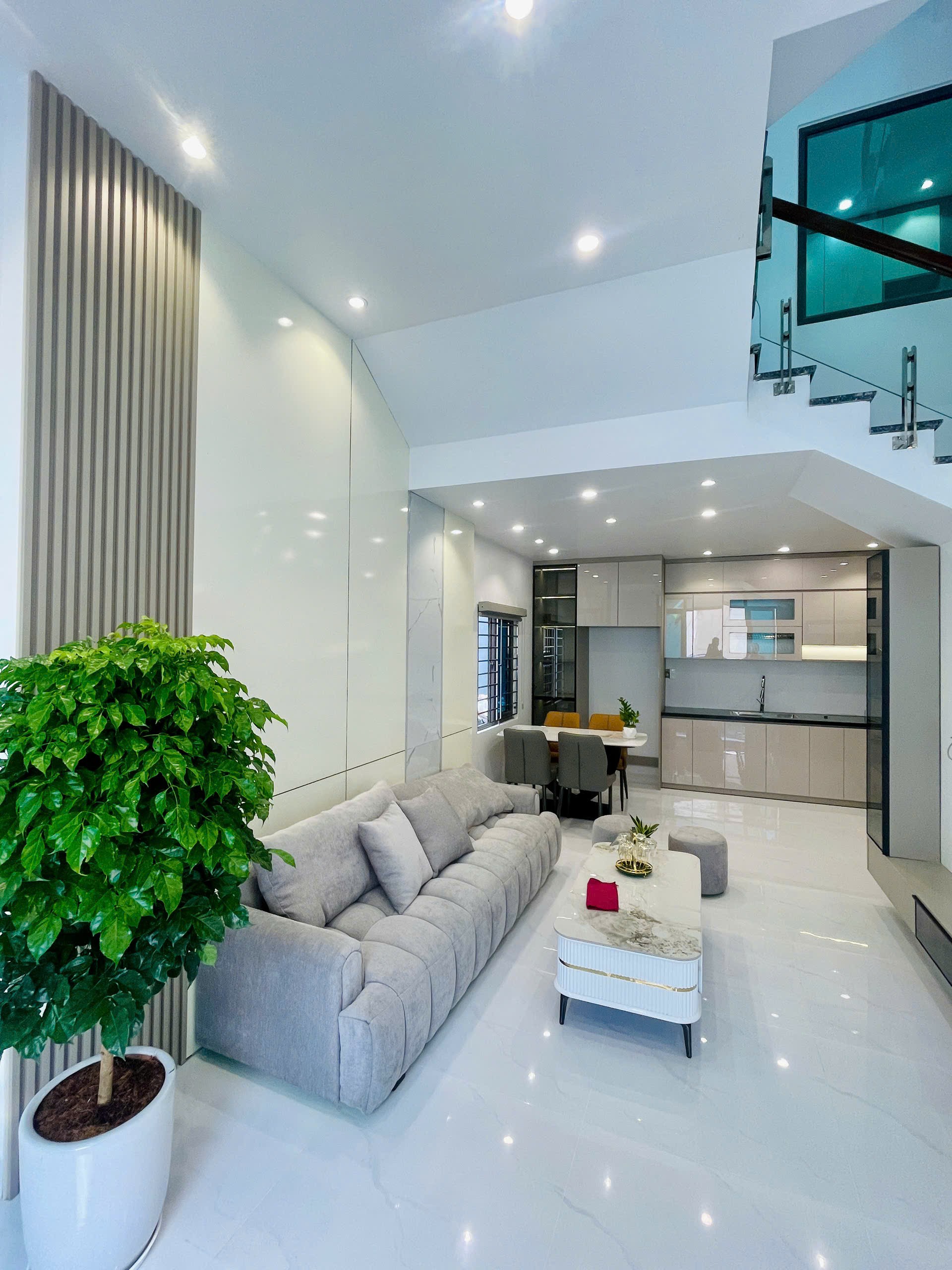 Nhà 3 tầng lô góc Nguyễn Lương Bằng Hải Dương 52m2 có sân ô tô giá 3ty380tr 2