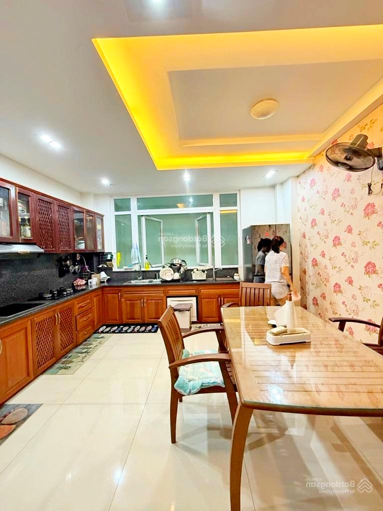 Bán nhà mặt tiền Bùi Minh Trực, ngang 4m, xe hơi ngủ, tặng nội thất 3 tỷ, 1 bước ra chợ 2