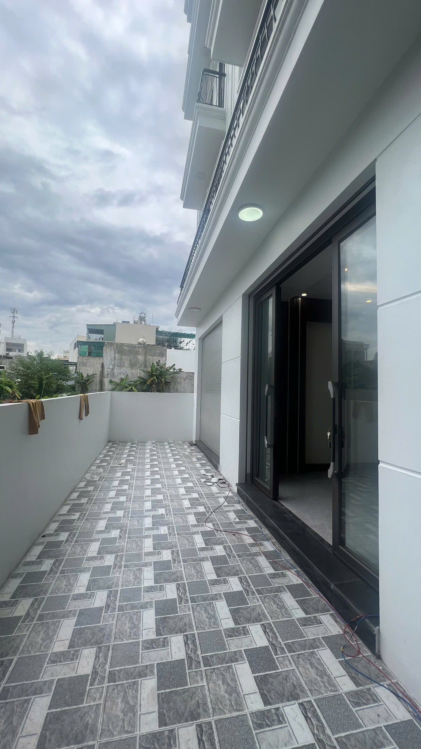 NHÀ ĐẸP TRẦN LÃM – VỊ TRÍ TRUNG TÂM, TIỆN ÍCH NGẬP TRÀN. 4 tầng 2,9xx tỷ có thương lượng, hỗ trợ 2