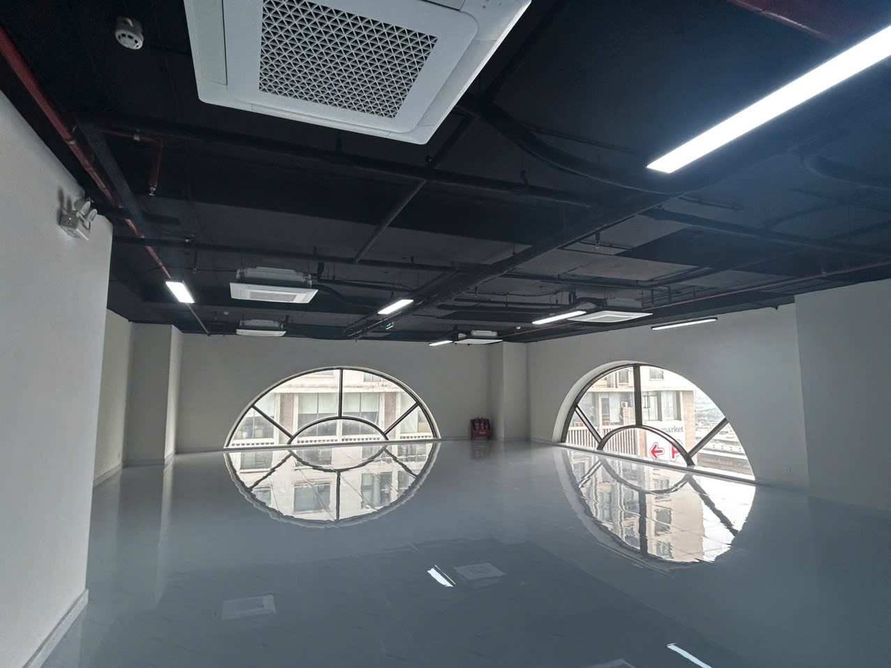 CHO THUÊ VĂN PHÒNG HIỆN ĐẠI 350M2 TÒA HOUSINCO NGUYỄN XIỂN VỚI VỊ TRÍ ĐẮC ĐỊA 7