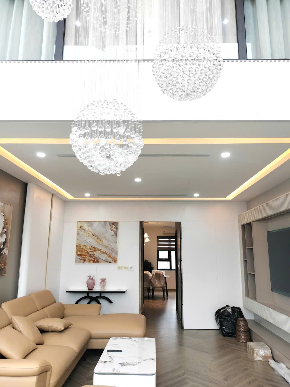 Hàng hiếm mặt đường Lý Sơn - Long Biên 4