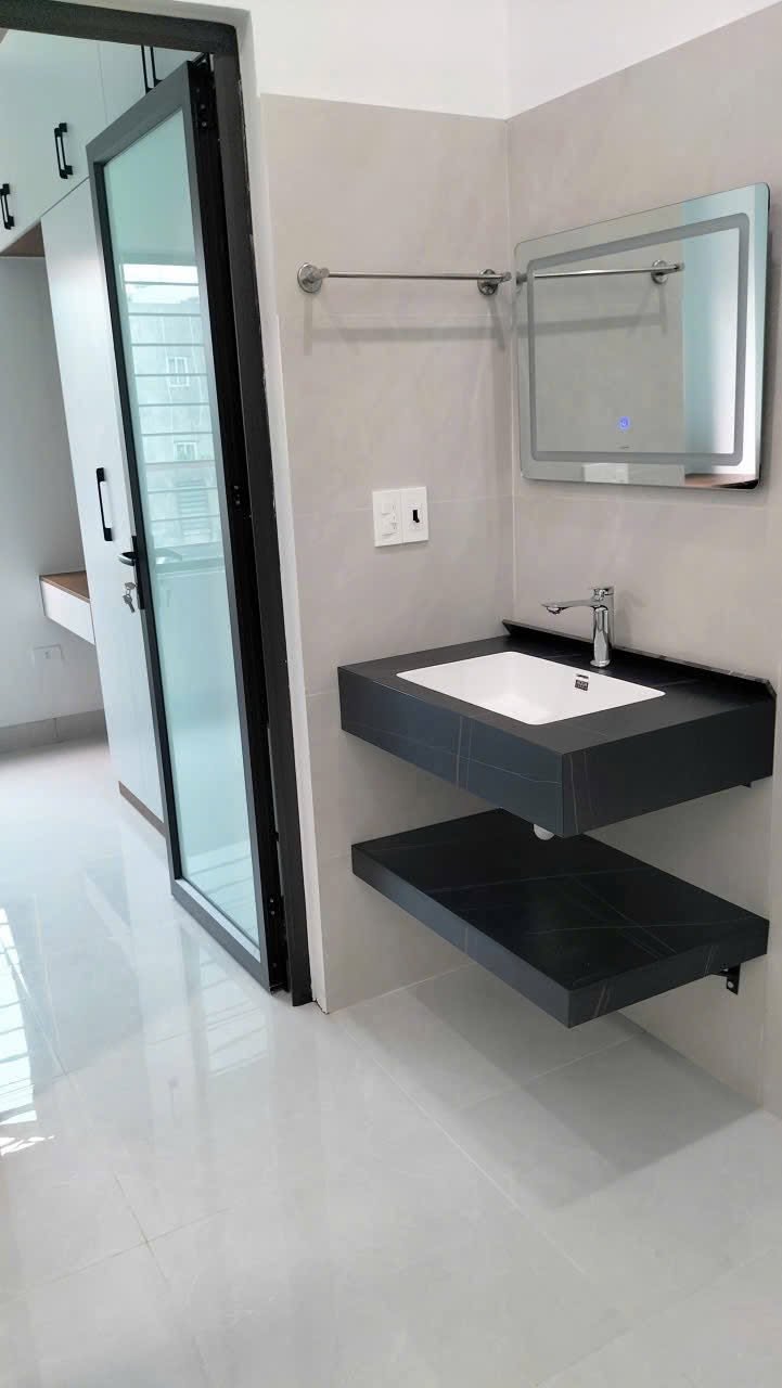 Bán căn nhà 3 tầng ngõ phố Nguyễn Hữu Cầu, ph Ngọc Châu, TP HD, 41.2m2, 3 ngủ, gần chợ Phú Lương 5