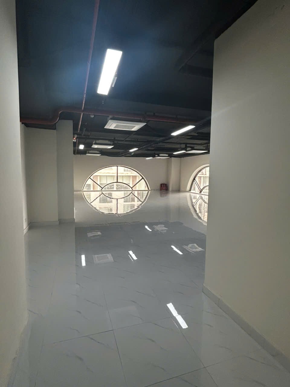 CHO THUÊ VĂN PHÒNG HIỆN ĐẠI 350M2 TÒA HOUSINCO NGUYỄN XIỂN VỚI VỊ TRÍ ĐẮC ĐỊA 5