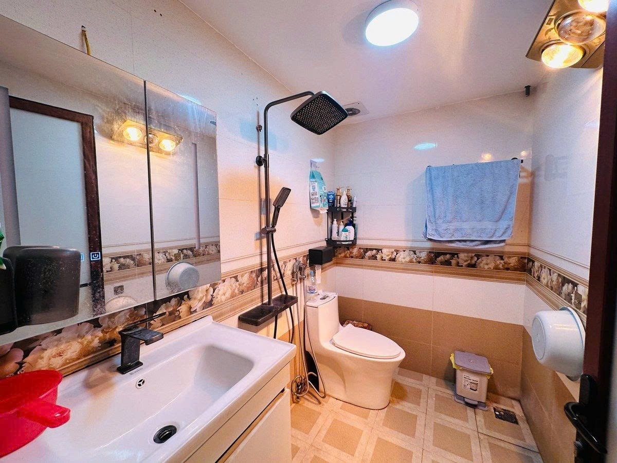 Bán gấp nhà đẹp 5 tầng mặt phố Lê Lợi, 68m2, mặt tiền 5m, thang máy, kinh doanh sầm uất, giá 31.5 3