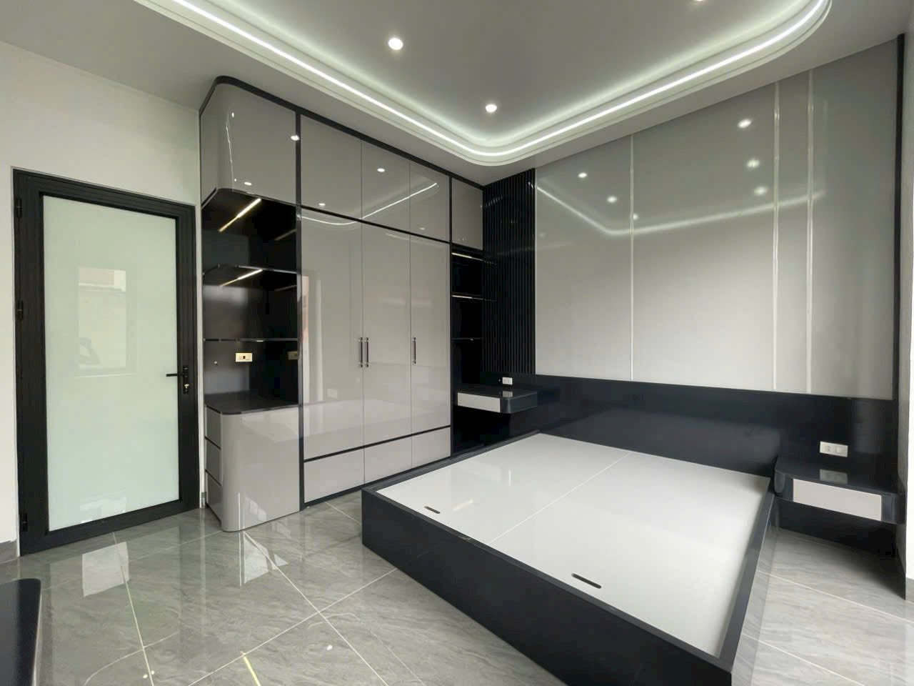 Bán nhà 3 tầng ngõ phố Đức Minh, ph Thanh Bình, TP HD, 52.5m2, mt 4.05m, 3 ngủ, 3 vs 6