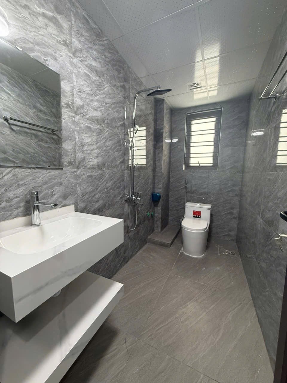 Bán nhà 3 tầng ngõ đường Trần Hưng Đạo, ph Ngọc Châu, TP HD, 43m2, mt 6m, 3 ngủ, gần đường lớn 3