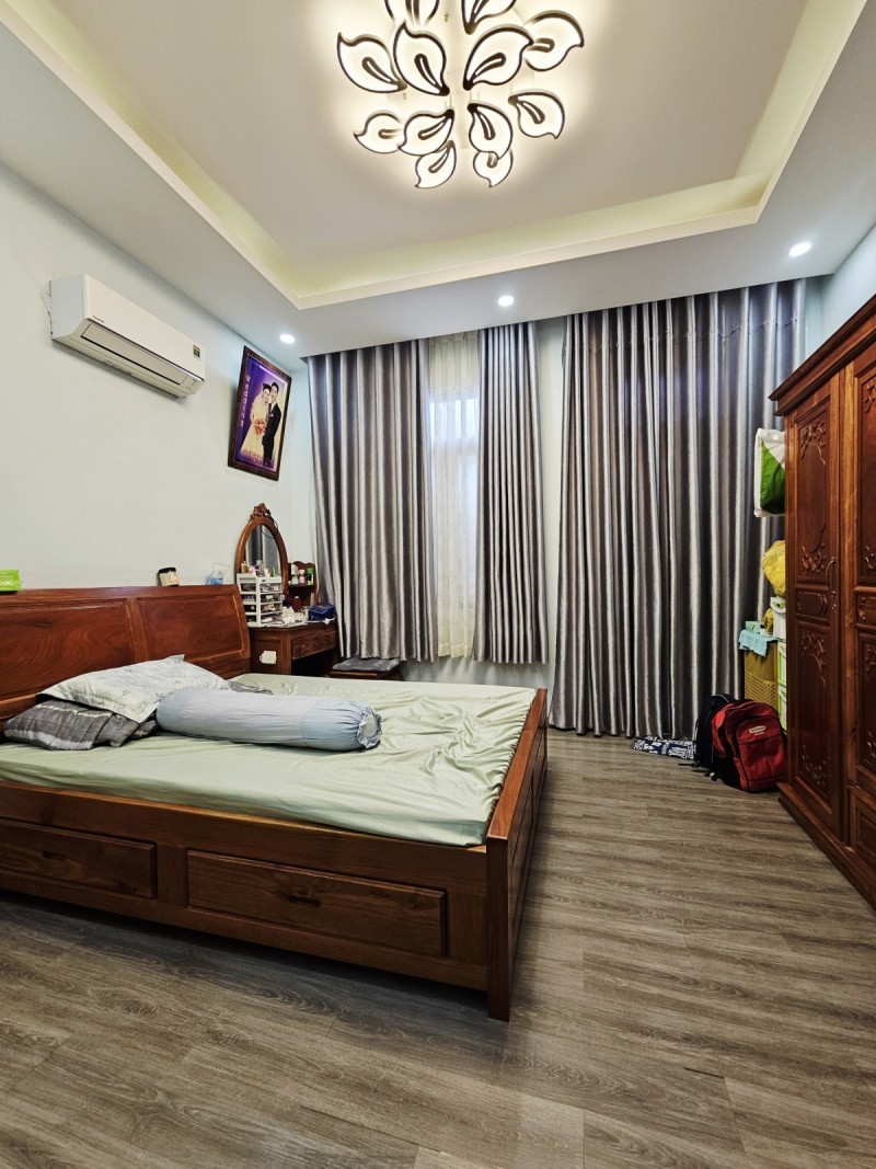 Bán nhà 3 tầng đường 160, Tăng Nhơn Phú A, Q9, Thủ Đức, TP HCM. DT 76m2, SHR. Giá 6,45 tỷ. 5