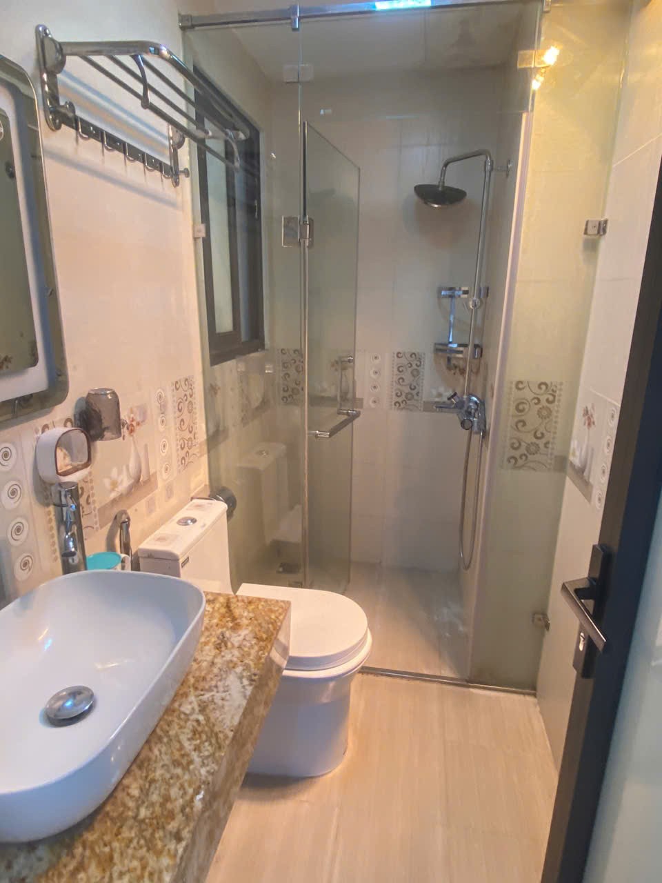 Cho thuê Căn Chung cư mini giá rẻ tại Ngõ 193 Trích Sài. Ban công View cực thoáng. Chỉ 6.5tr 6