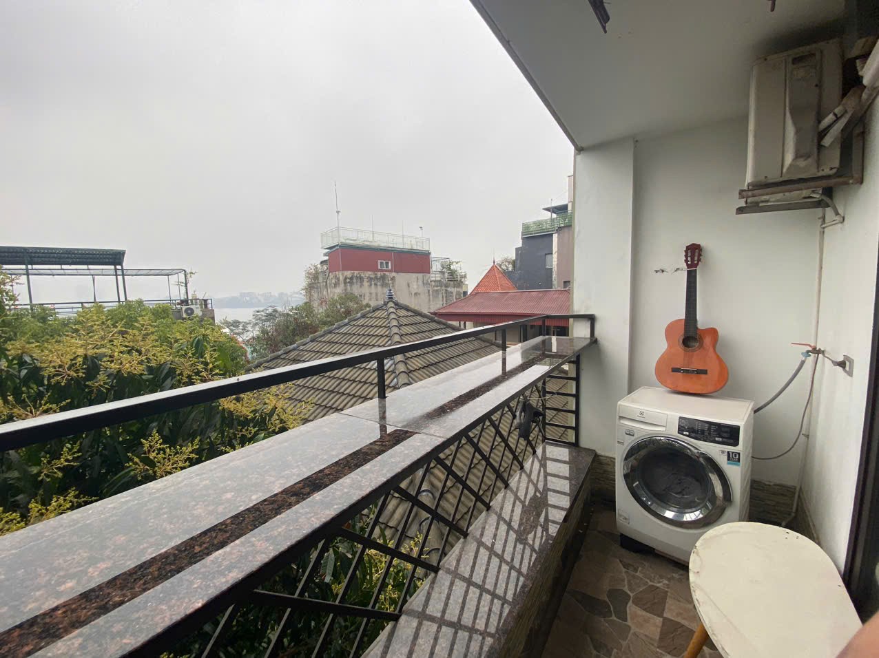 Cho thuê Căn hộ CCMN Studio tại ngõ 193 Trích Sài. Ban công thoáng View Hồ Tây. Chỉ 7tr 6