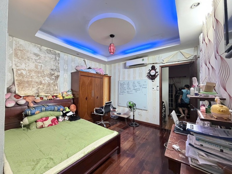 Bán nhà 105m2 đường Số 8, Linh Trung, Thủ Đức, TP HCM, 3 tầng, SHR. Giá 10,35 tỷ. 4