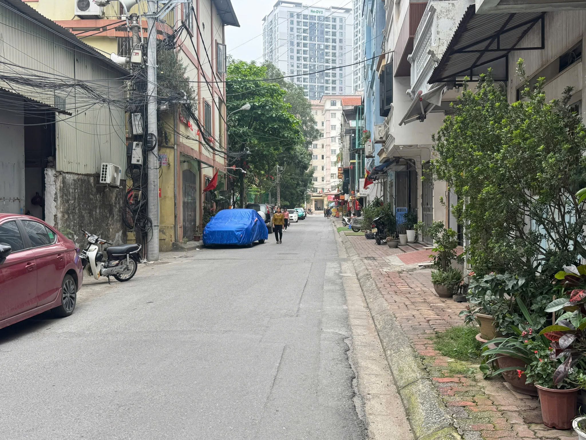 Tin thật Ngọc Thụy Long Biên 10 đồng 50m ô tô vỉa hè ô tô 3