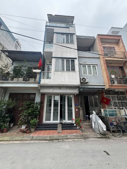 Tin thật Ngọc Thụy Long Biên 10 đồng 50m ô tô vỉa hè ô tô