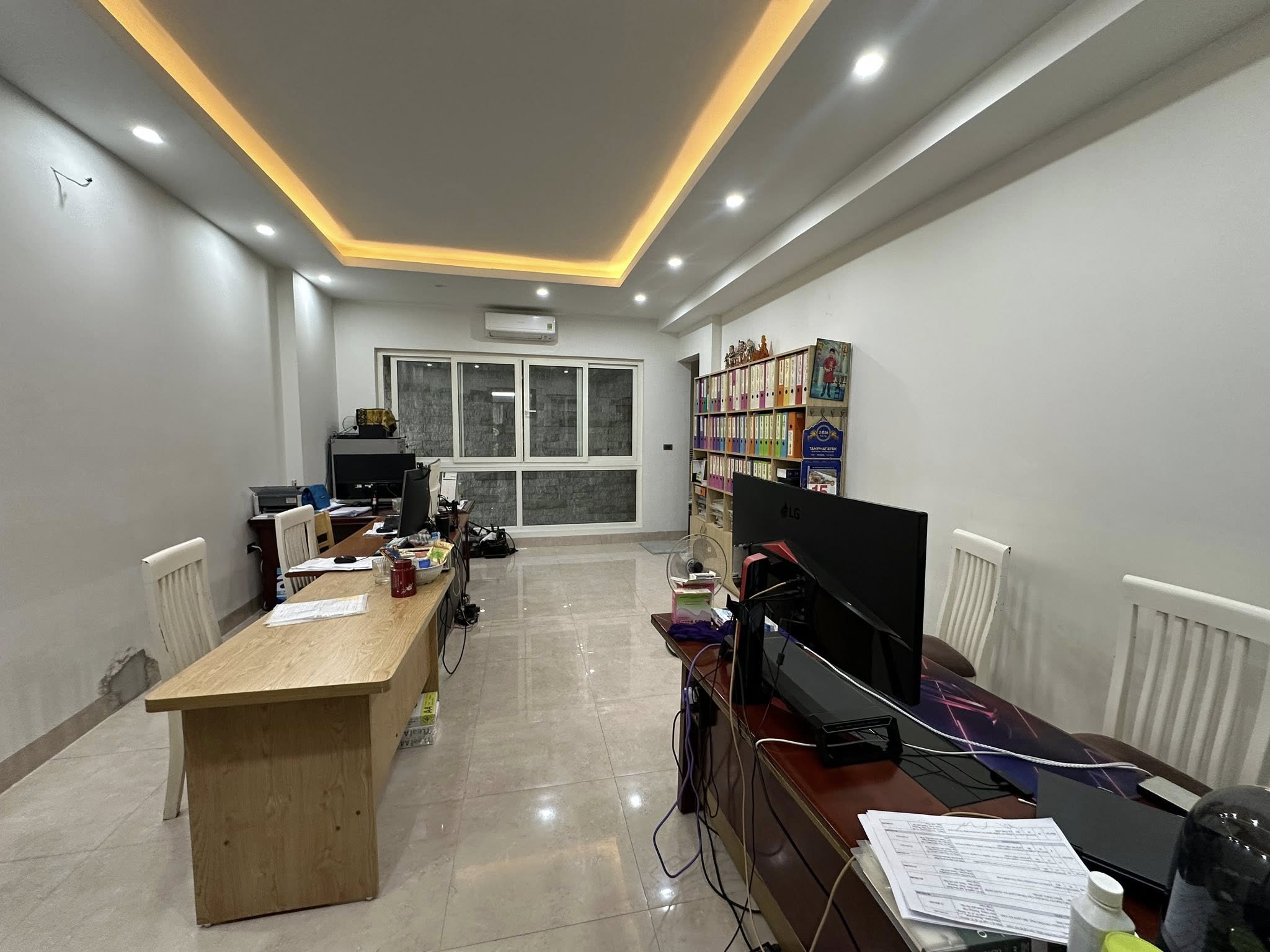 CẦN BÁN NHÀ KHUẤT DUY TIẾN, 6 TẦNG THANG MÁY, PHÂN LÔ VỈA HÈ, KINH DOANH, VĂN PHÒNG, 31.X TỶ 4