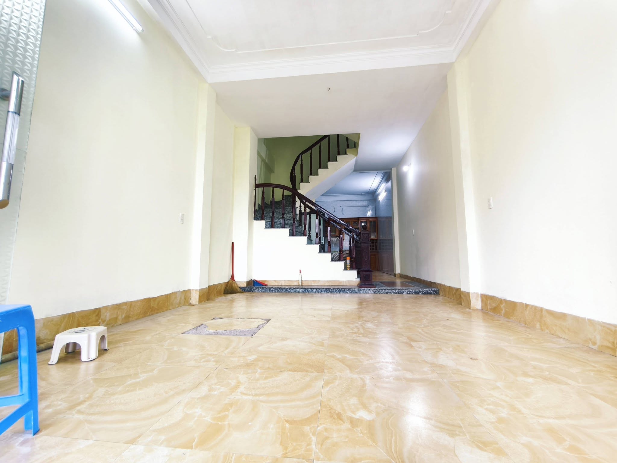 Đức giang,long biên 10tỷ 65m phân lô ô tô,cần bán chuyển vào nam 3