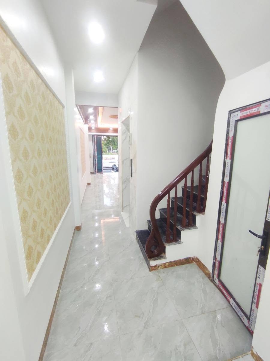 Tin thật Nhà Bát Khối 11 tỷ 60m ô tô đỗ cửa,thang máy ở thích 2