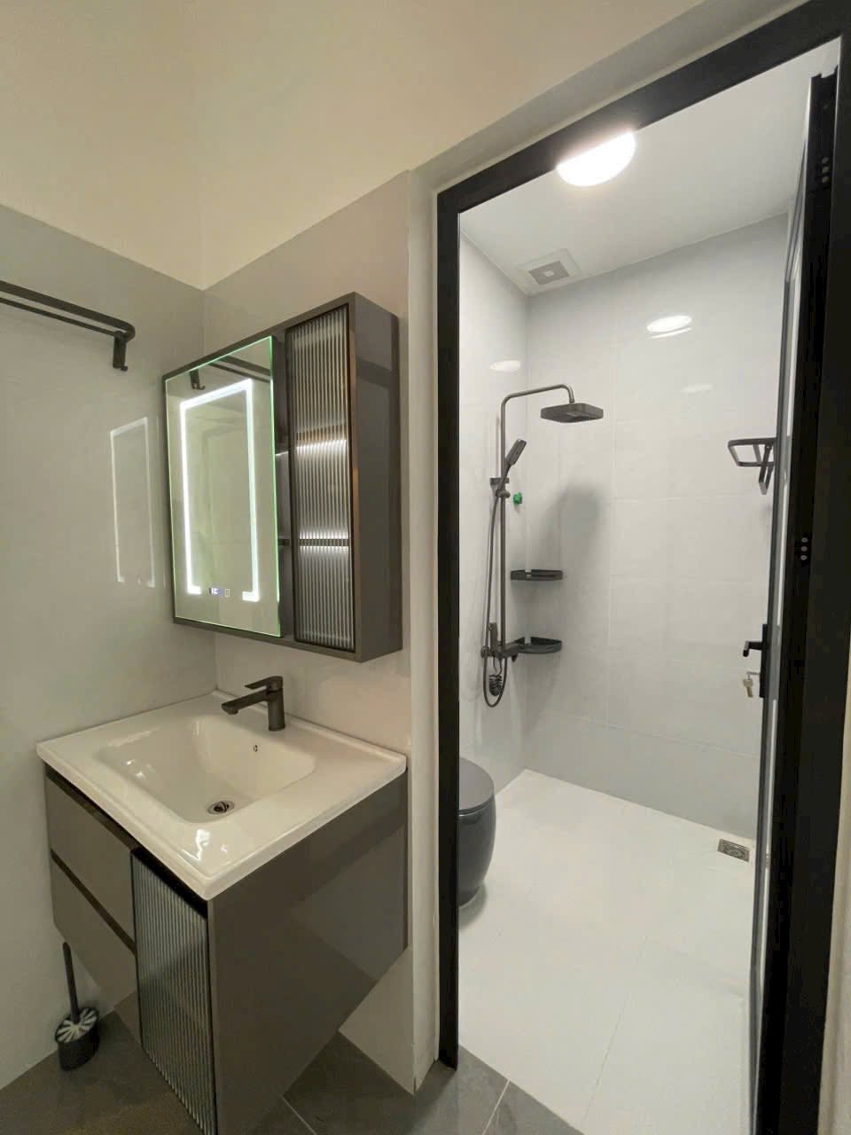 Bán nhà 3 tầng ngõ phố Đức Minh, ph Thanh Bình, TP HD, 52.5m2, mt 4.05m, 3 ngủ, 3 vs 8