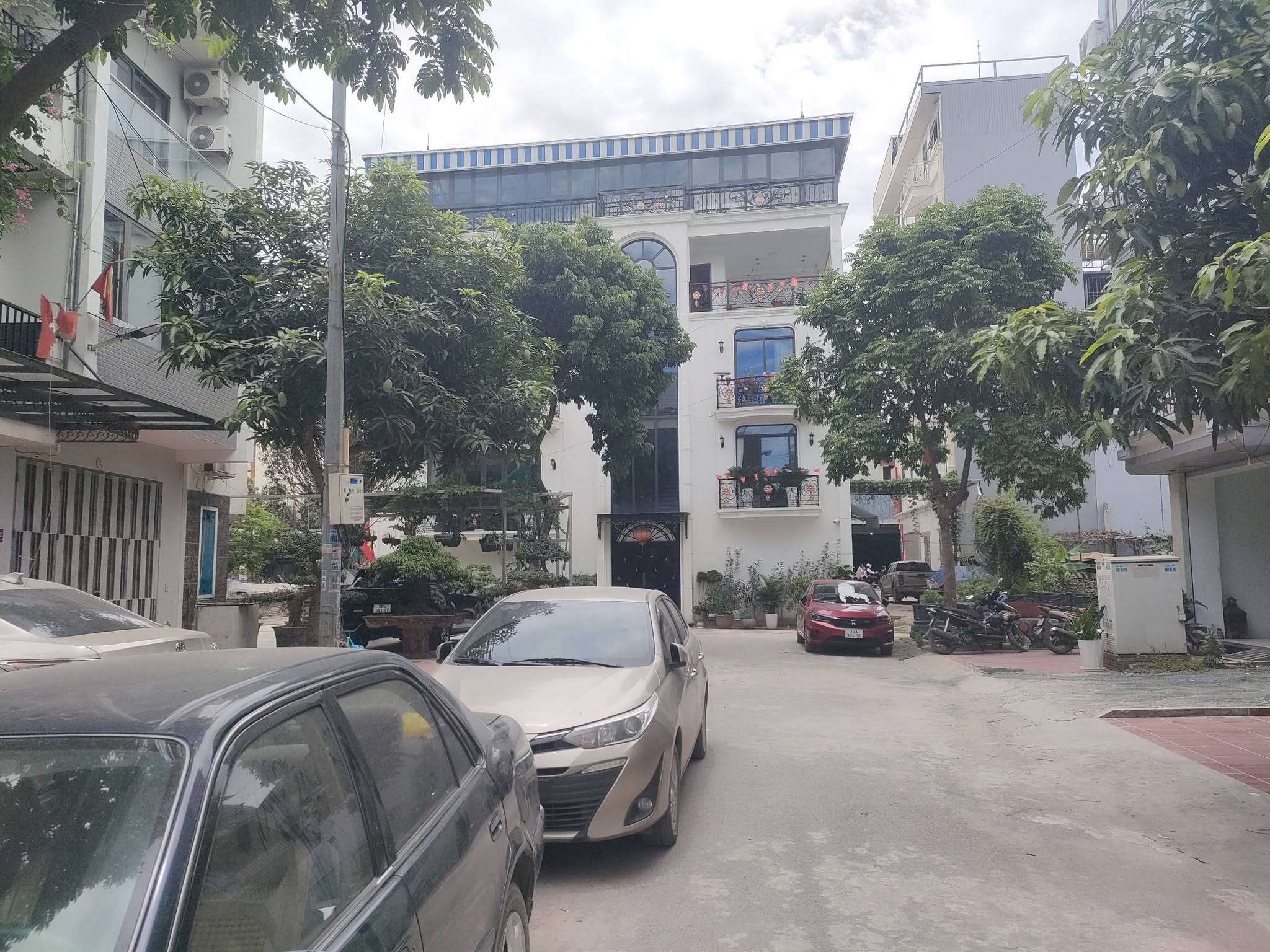 Khu vực Nguyễn Sơn 11 tỷ 60m phân lô ô tô kinh doanh nhỏ,Long Biên 3