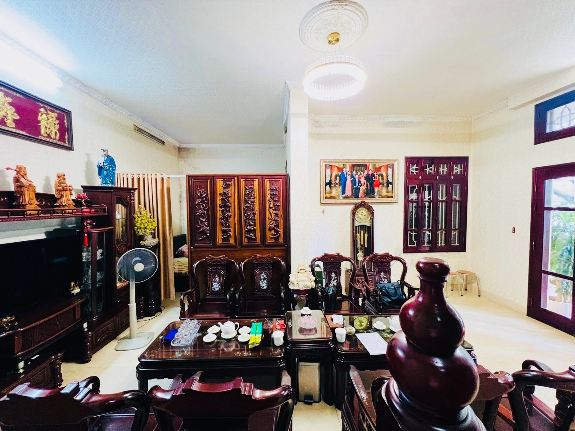 Thạch Bàn 15 tỷ 70m mặt tiền 6m ô tô đỗ cửa ngày đêm,long biên 3
