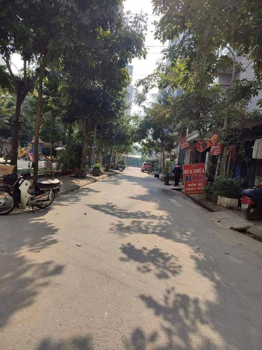 Nhà đẹp Ngọc Lâm Long Biên 11 tỷ 60m ô tô đỗ cửa 3