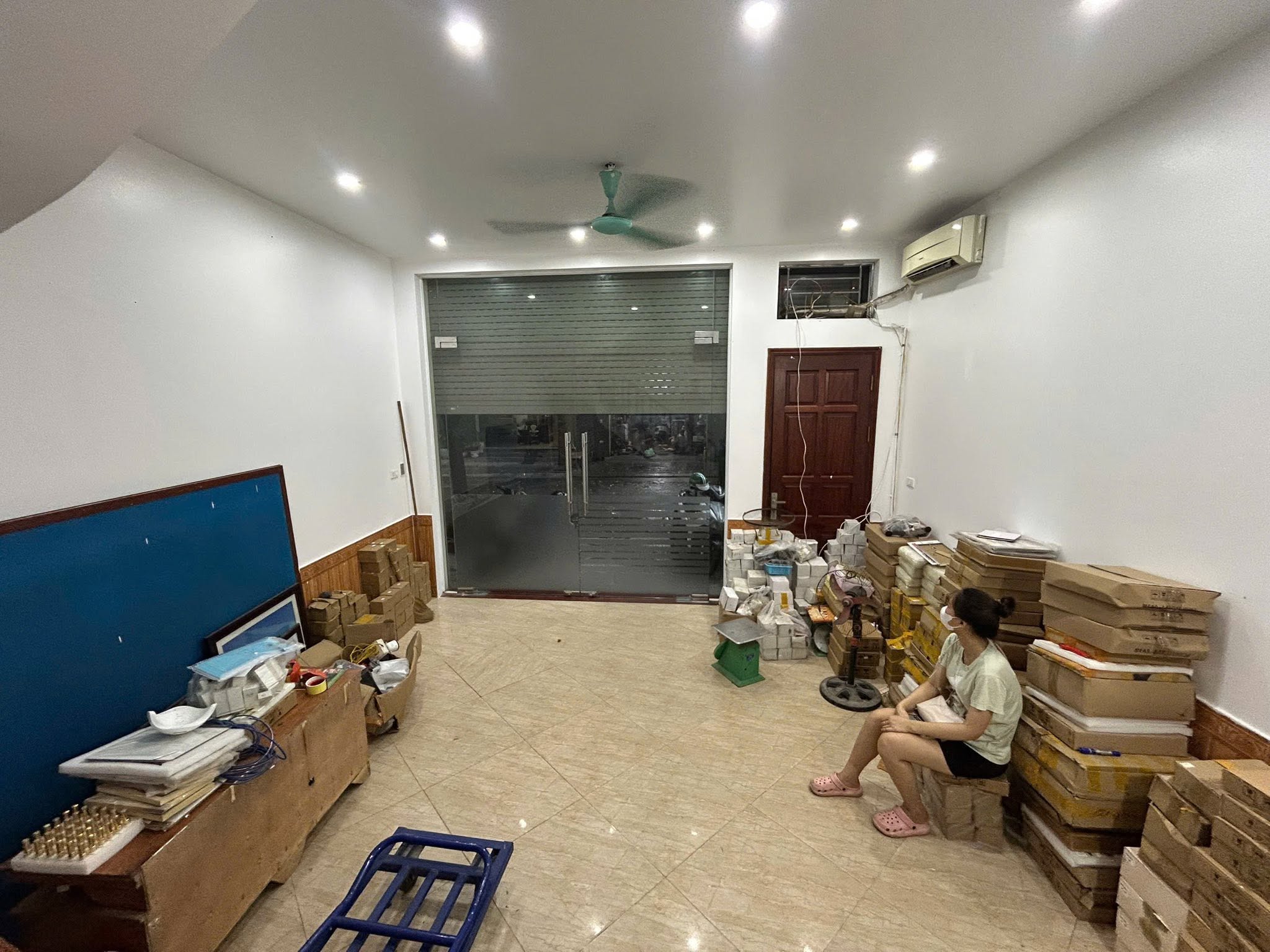 Nhà thật phố Trạm long Biên 10 tỷ 50m ngõ nông,kinh doanh cho thuê,ở phù hợp 2