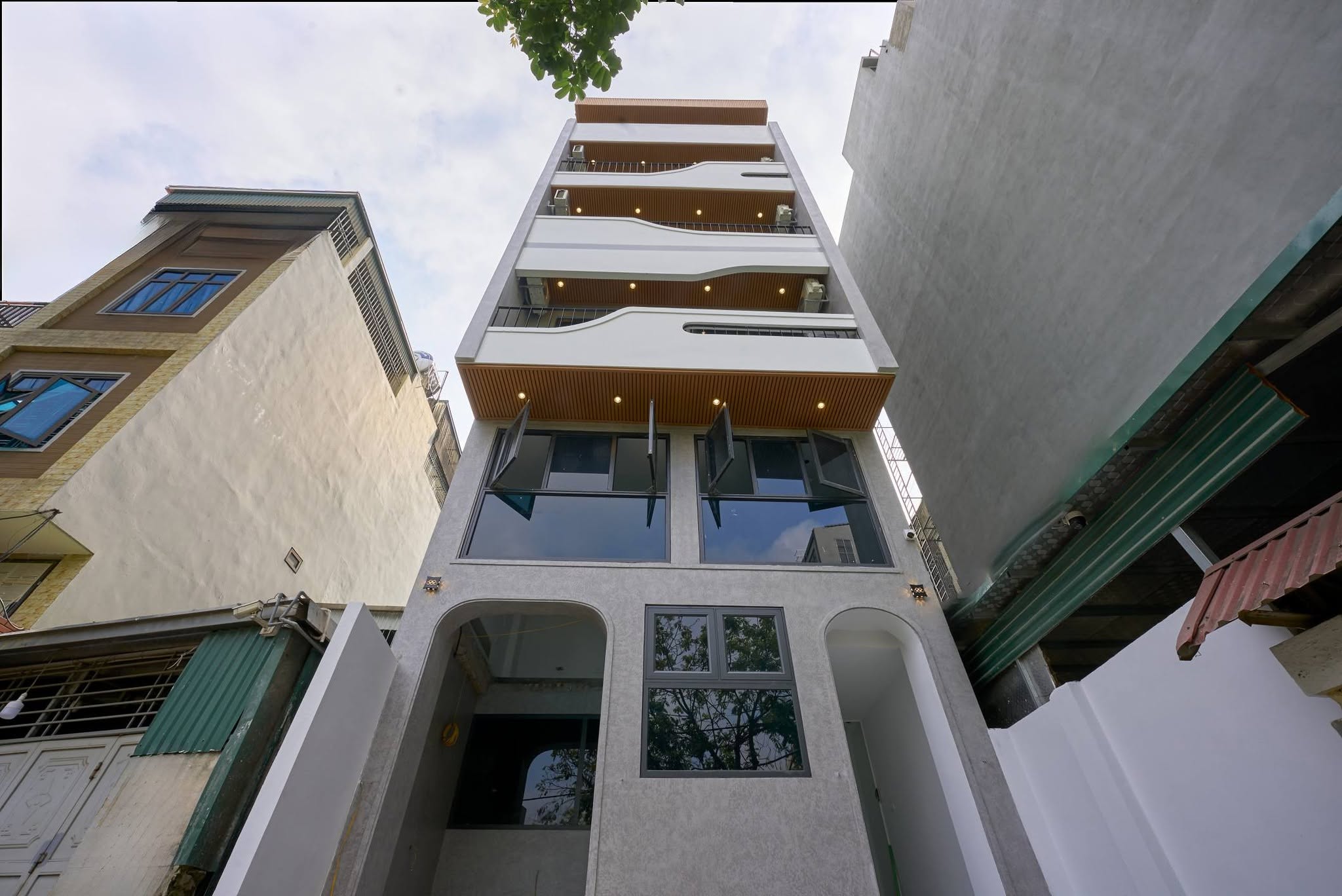 Bán nhà Bồ đề view hồ 20 tỷ 90m ô tô 7 chỗ,thang máy,sổ đỏ Long Biên 3