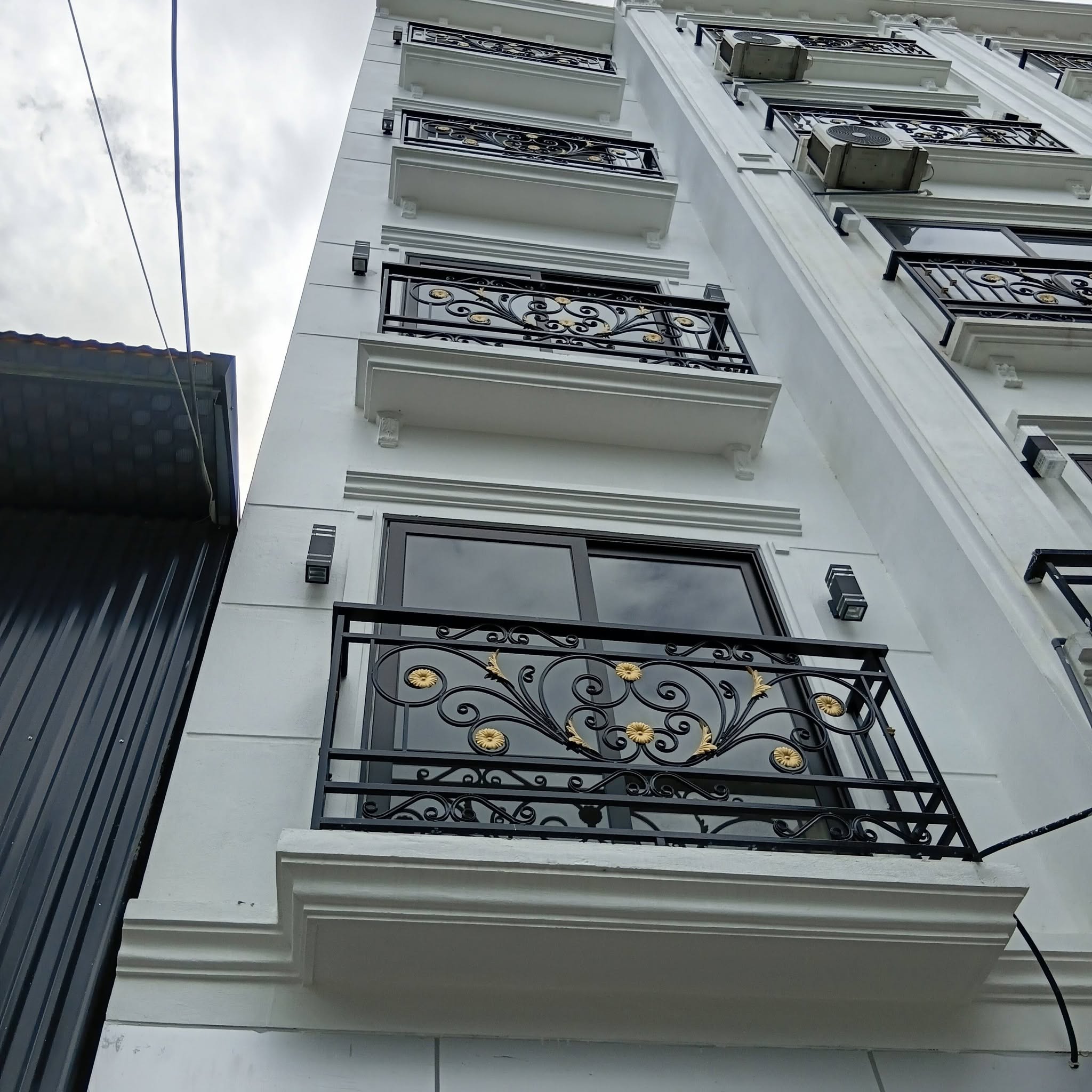Bán nhà Ái Mộ Long biên gần phố giá 10 tỷ 55m,sổ đỏ 3