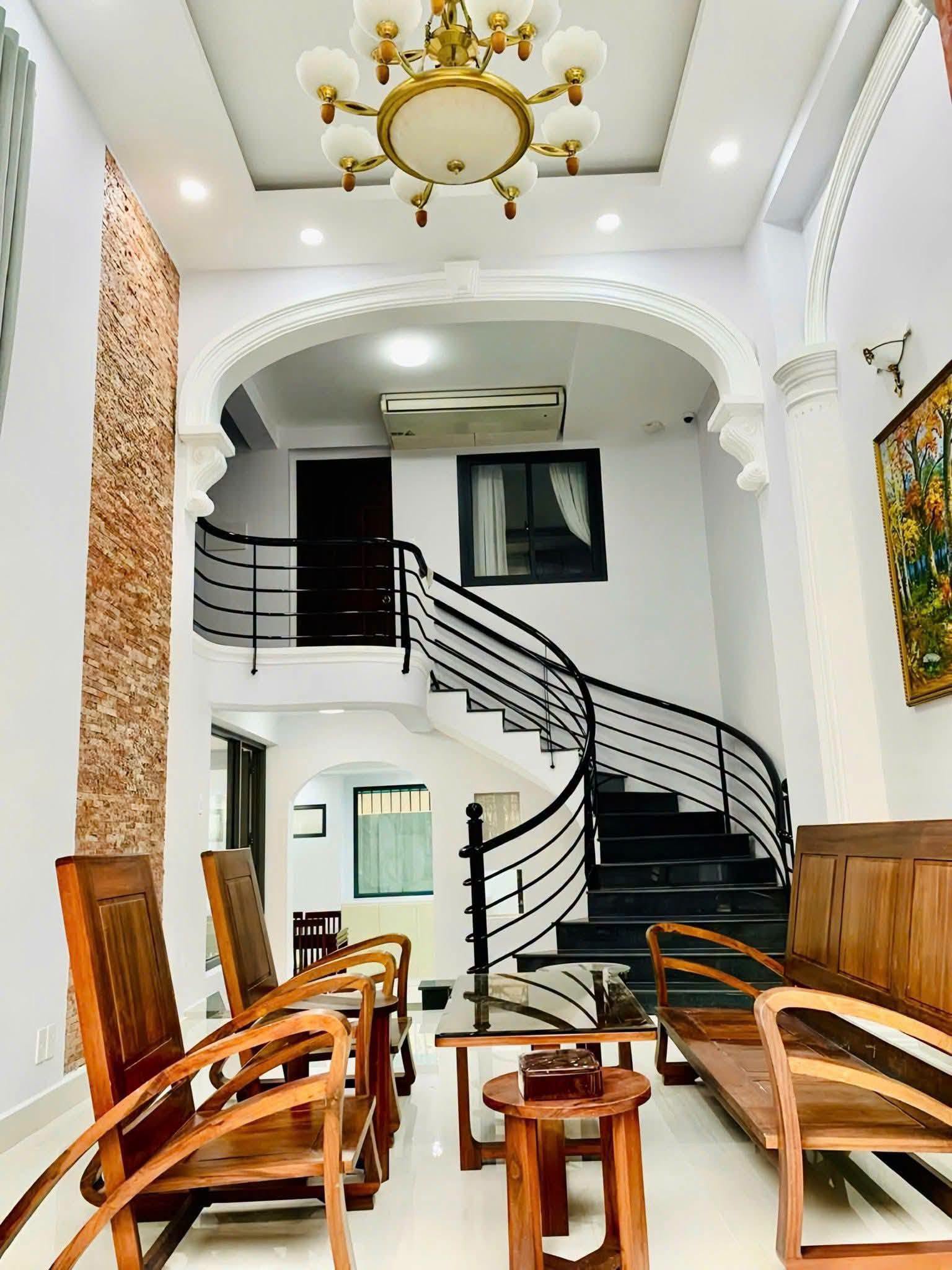 Mặt tiền Tạ Quang Bửu ngang 8m Siêu Phẩm ngay công viên Phân Lô 2