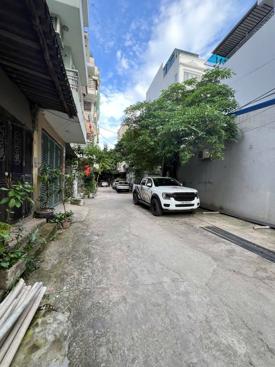 Tin thật bán đất phố Trạm long Biên 10 tỷ 70m ô tô đỗ cửa 4