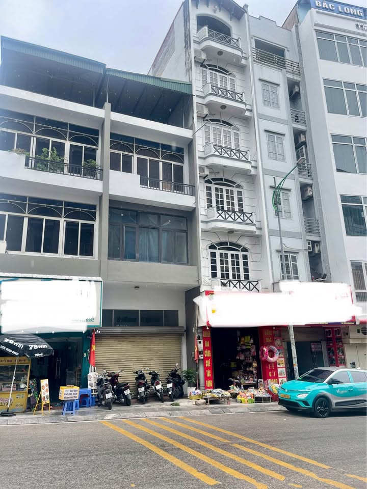 Chính chủ ở xa, bán nhà 3,5 tầng 46,8m2 mặt đường Vườn Đào, Trung tâm du lịch Bãi Cháy, Hạ Long.